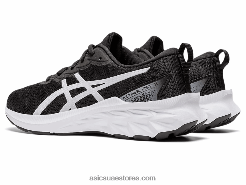Asics أسود / أبيض novablast 2 المدرسة الابتدائية 2N24DJ4473