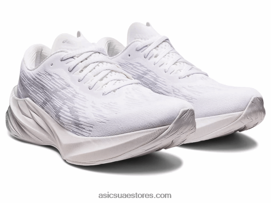 Asics أبيض / رمادي بيدمونت نوفابلاست 3 2N24DJ2405