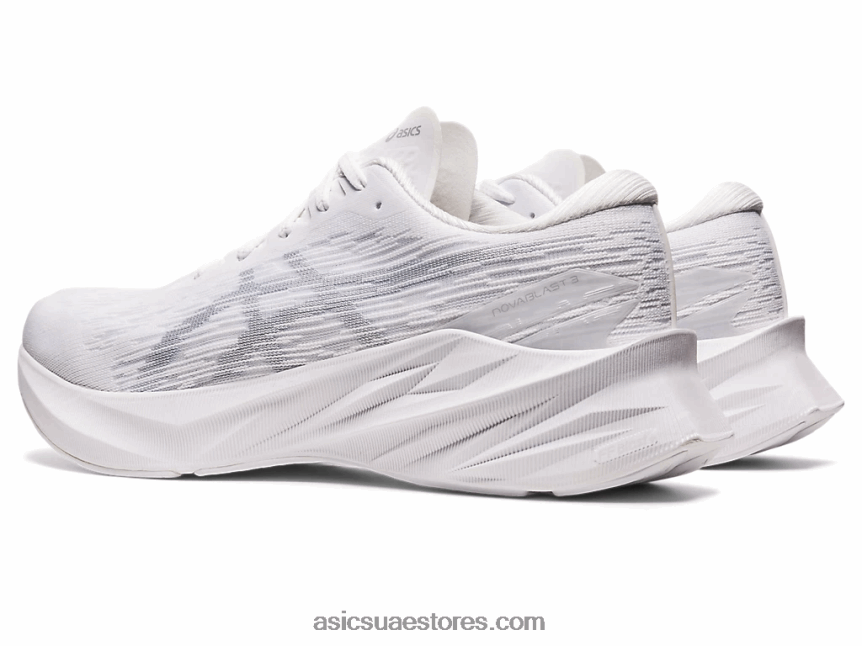 Asics أبيض / رمادي بيدمونت نوفابلاست 3 2N24DJ402