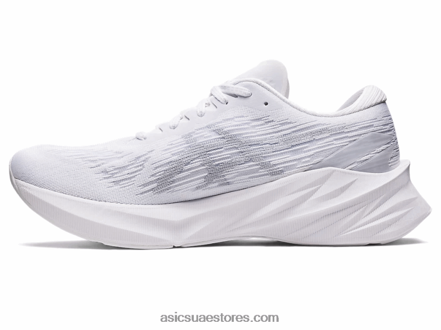 Asics أبيض / رمادي بيدمونت نوفابلاست 3 2N24DJ402