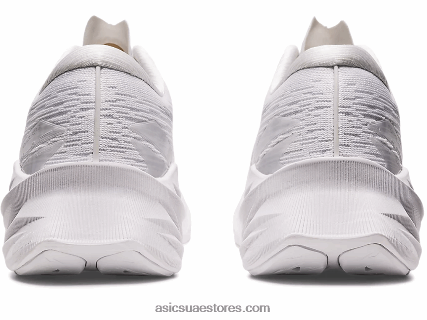 Asics أبيض / رمادي بيدمونت نوفابلاست 3 2N24DJ402