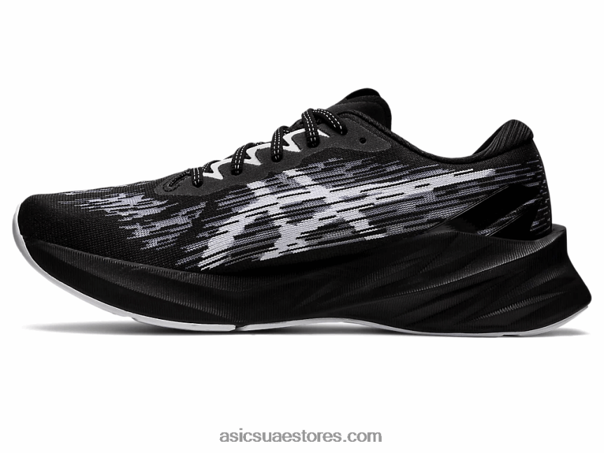 Asics أسود / أبيض نوفابلاست 3 2N24DJ931