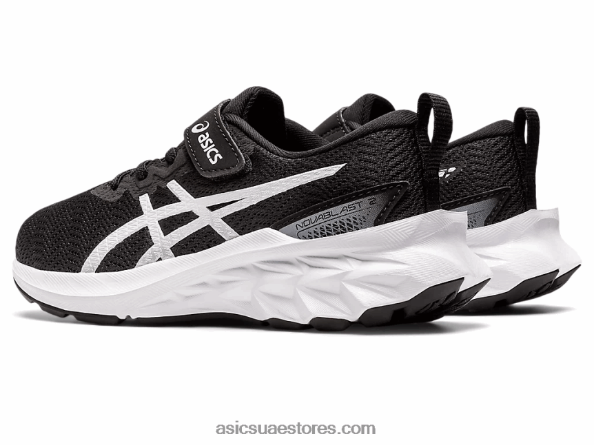 Asics أسود / أبيض novablast 2 مرحلة ما قبل المدرسة 2N24DJ4417